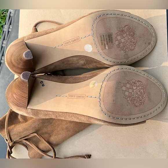 Vince Camuto AVERA Tan Suede Peep Toe Tie Booties w Wood Stiletto Heel Size 8.5 - Picture 5 of 6